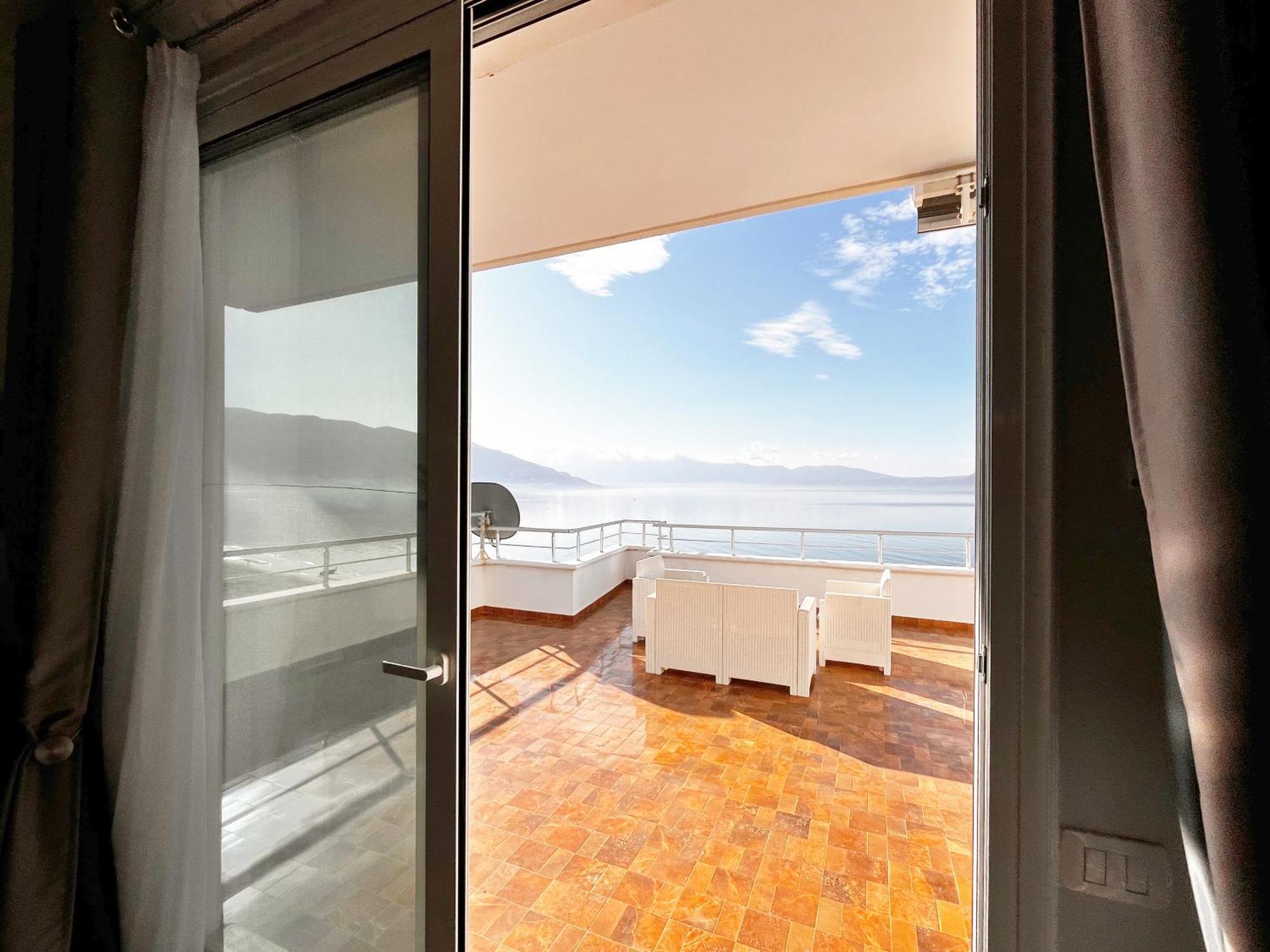 Sky & Sea Viewing Apartment Vlore Exterior photo