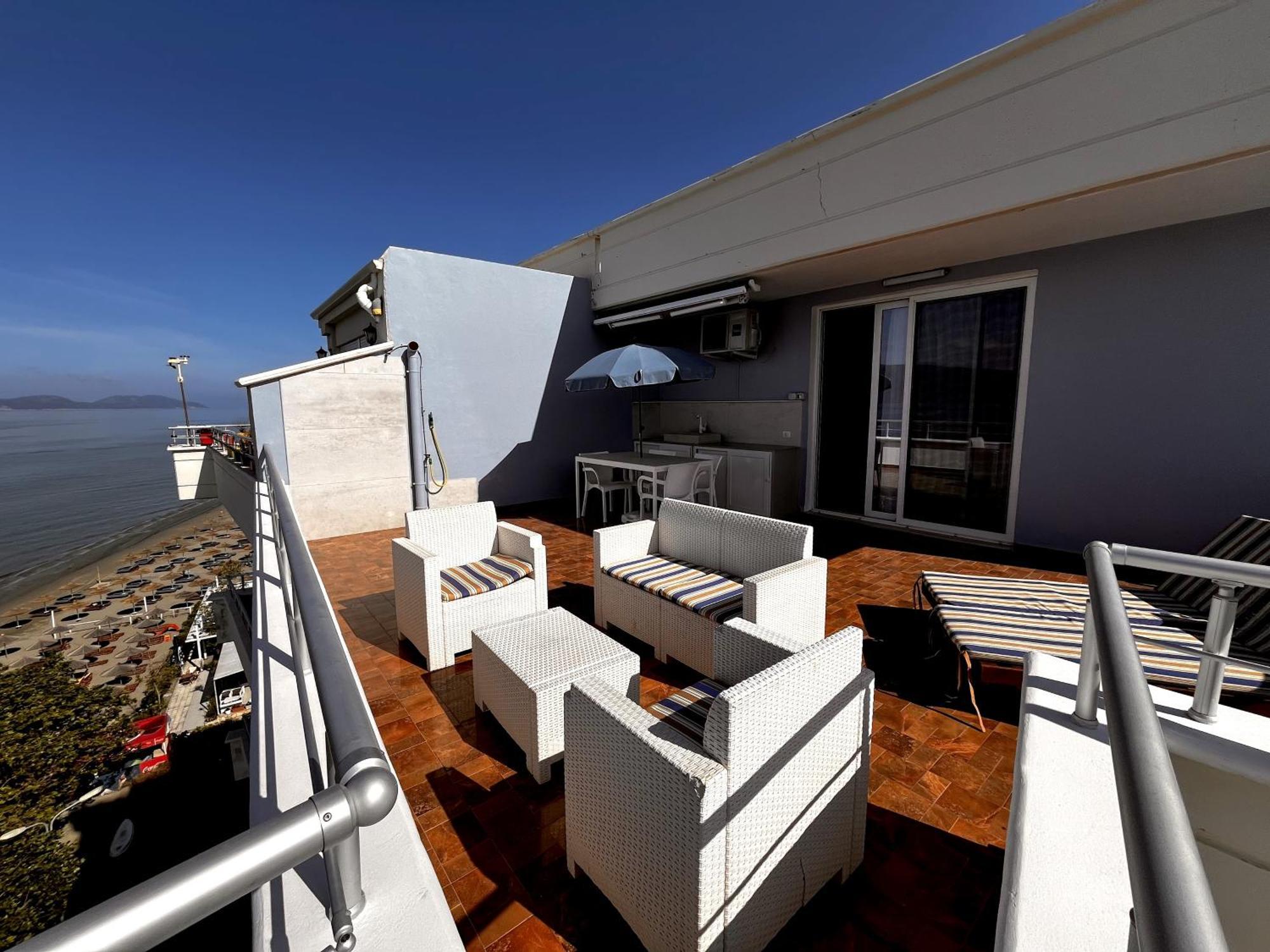 Sky & Sea Viewing Apartment Vlore Exterior photo