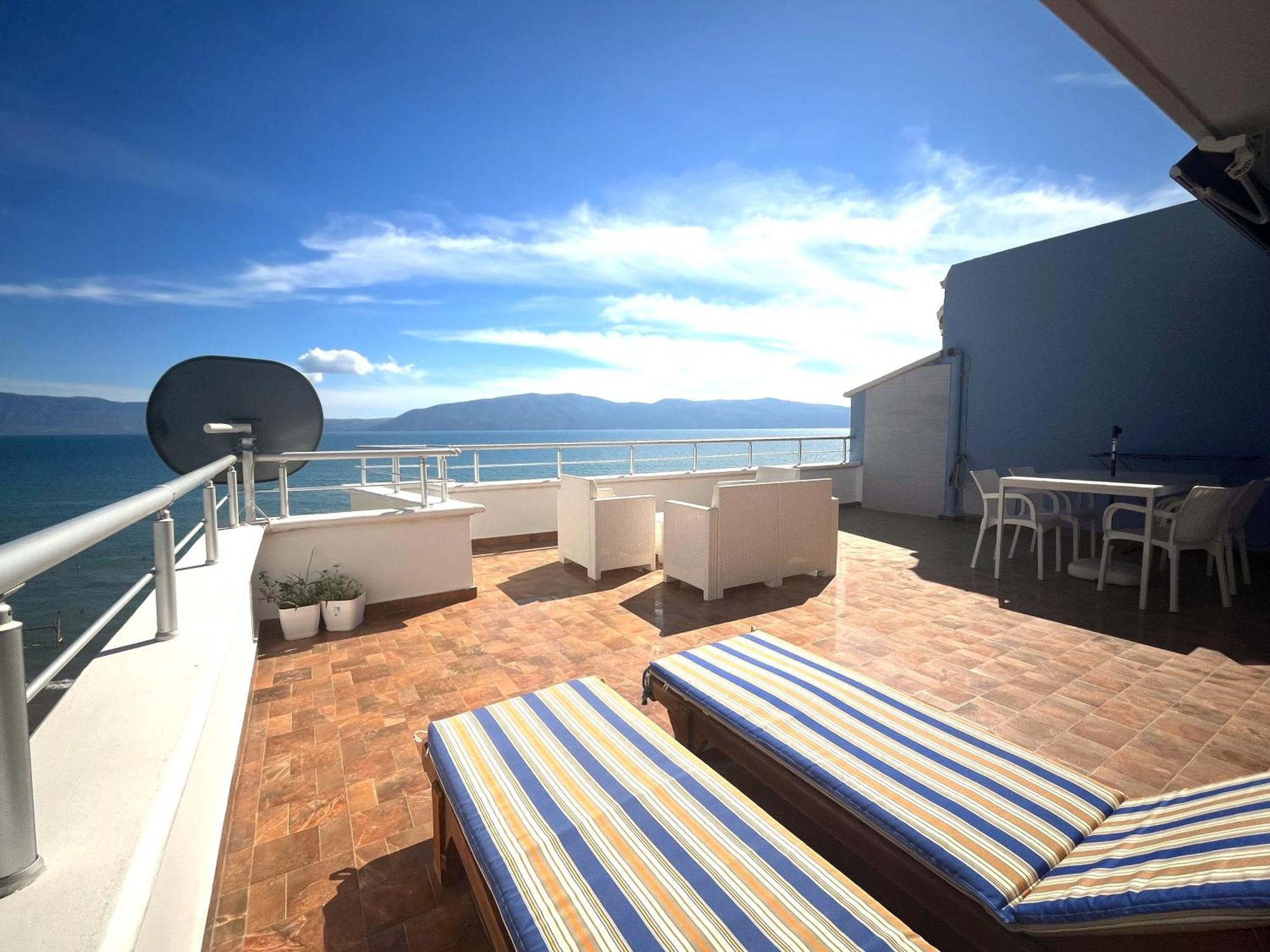 Sky & Sea Viewing Apartment Vlore Exterior photo